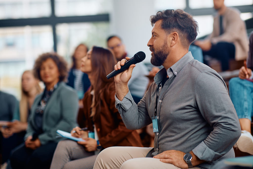 Contratar conferencistas para eventos empresariales