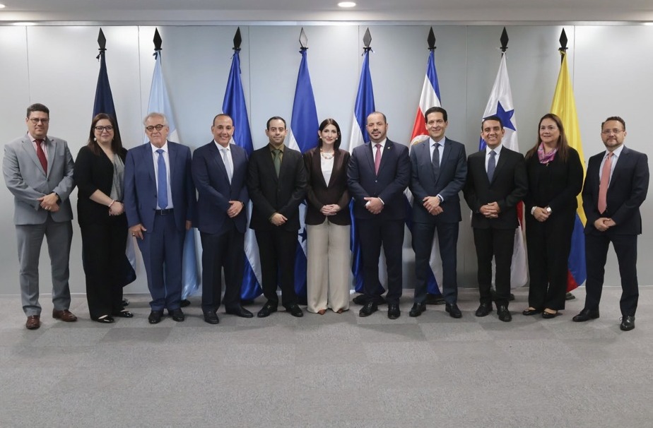 Javier Atala y AHIBA plantean la modernización de medios de pago en Honduras