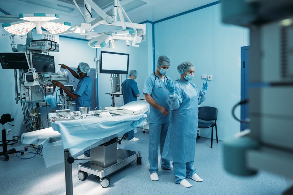Informe revela crecimiento en cirugías para reducir mora quirúrgica
