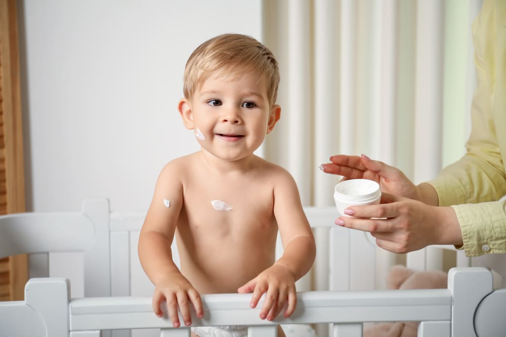 Hábitos saludables para la piel infantil desde el nacimiento