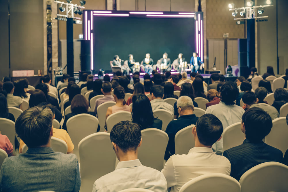 Conferencistas deportivos y liderazgo: beneficios para eventos corporativos