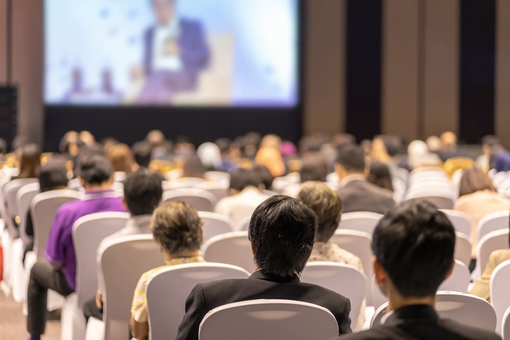 Mejores conferencistas de la Fórmula 1 y automovilismo para tus eventos