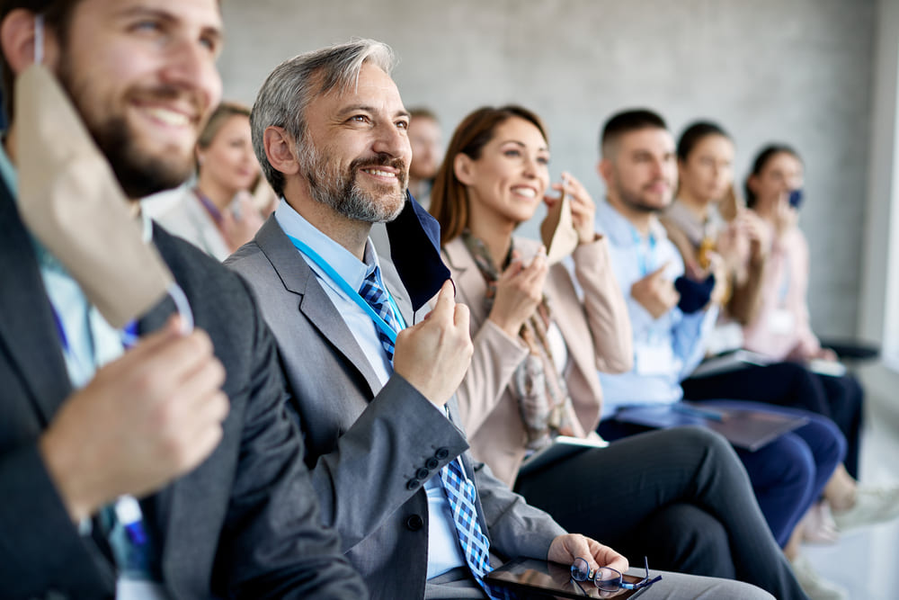 Cómo seleccionar un conferencista que aporte innovación y creatividad a tu evento