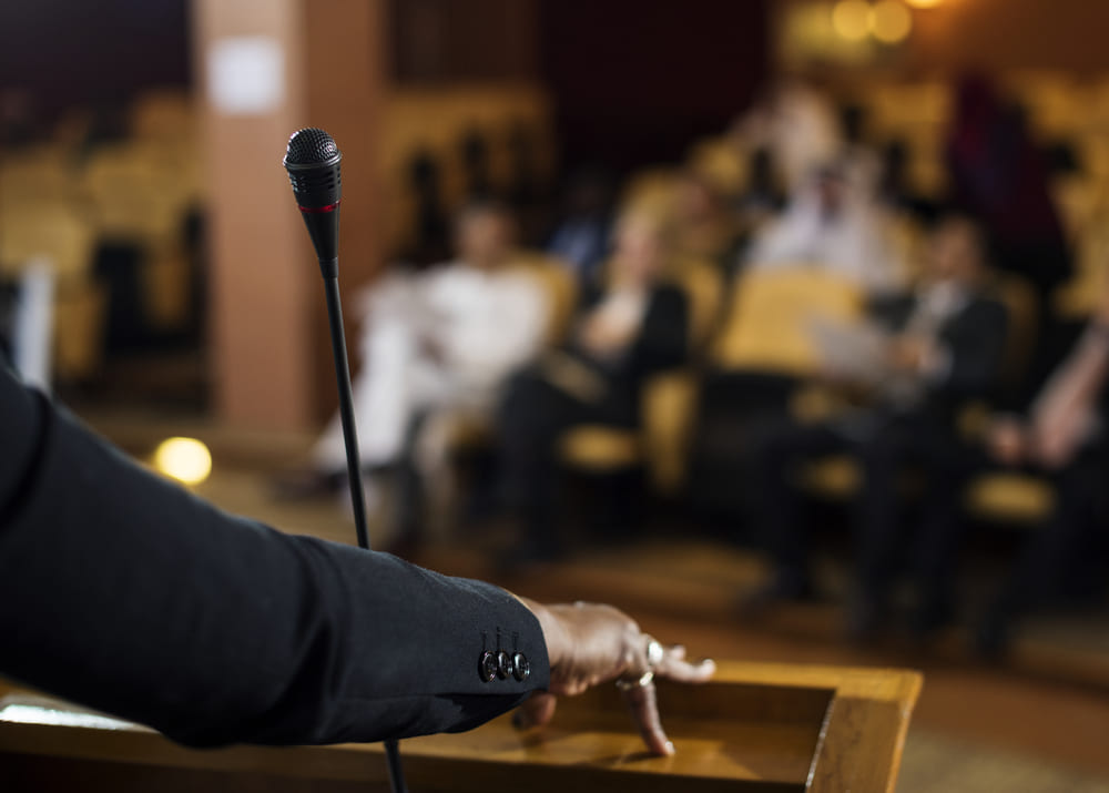 Aspectos clave para elegir al conferencista ideal en eventos corporativos