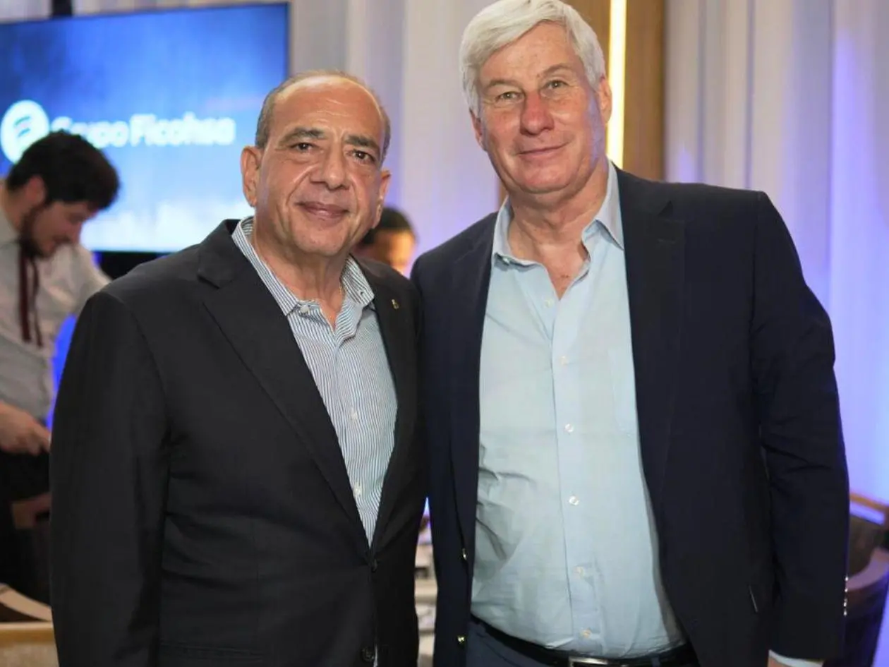 Falsa noticia sobre Camilo Atala genera alerta en usuarios y empresas